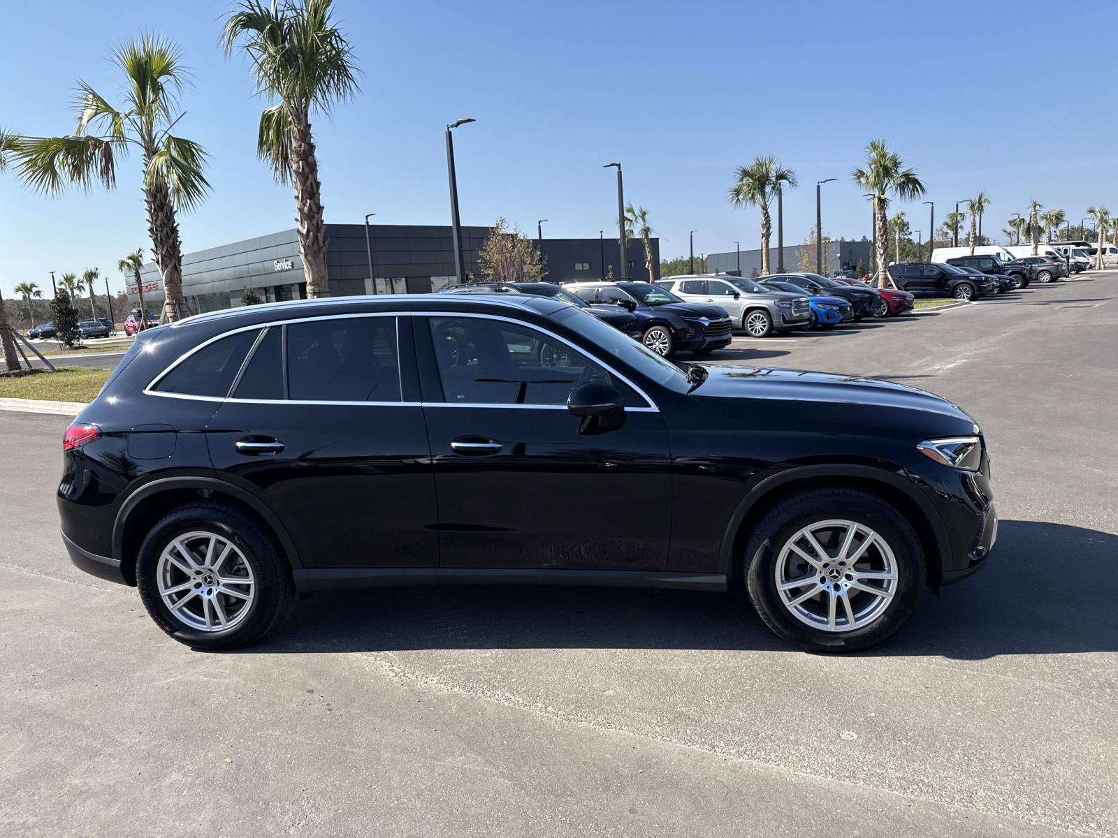 Used 2025 Mercedes-Benz GLC 300 image 2