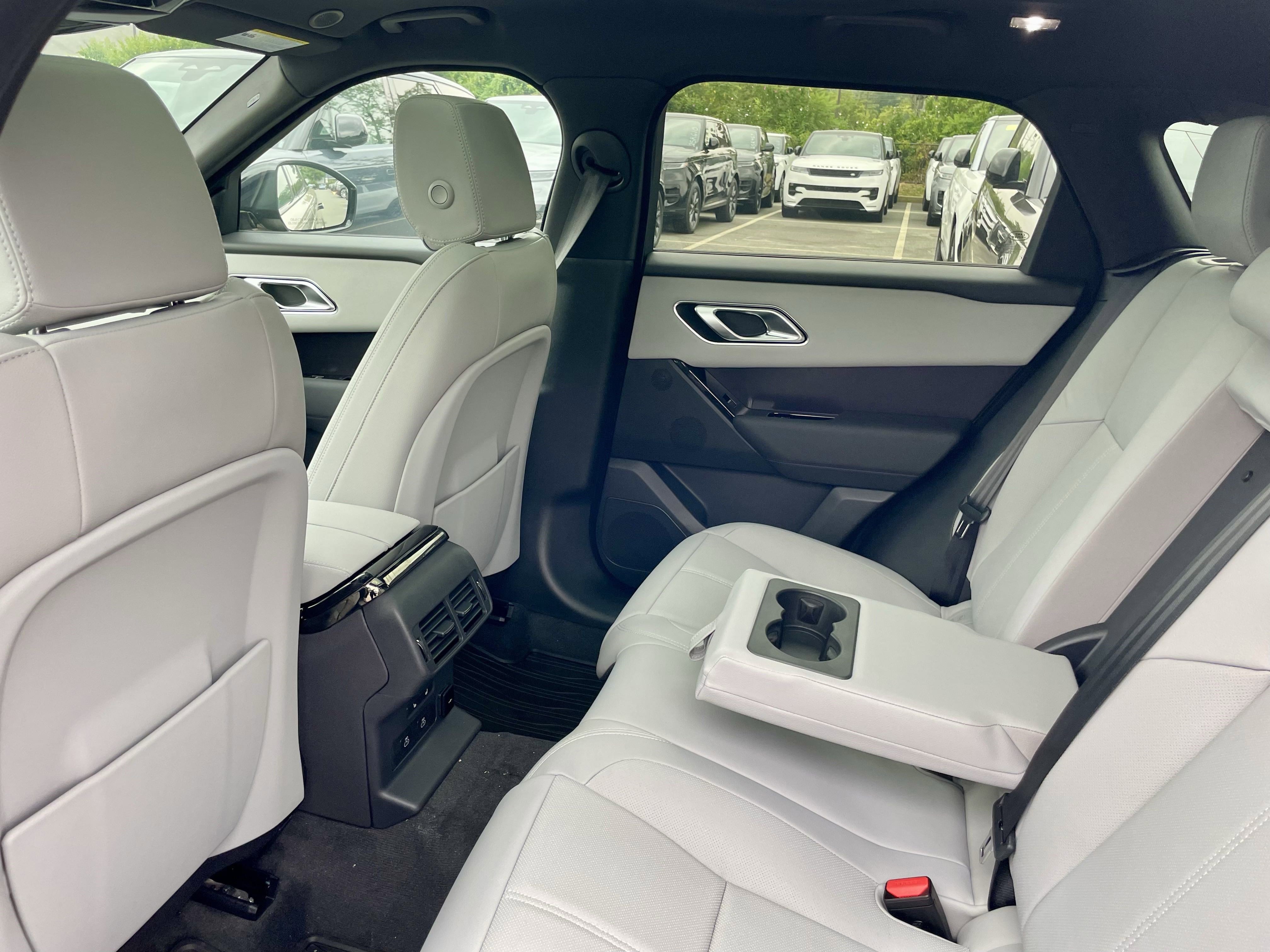 New 2026 Land Rover Range Rover Velar Dynamic SE image 30