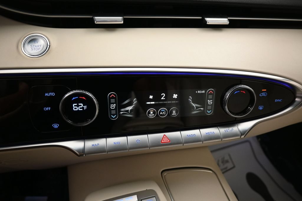 Used 2024 Genesis Electrified GV70 AWD/4WD image 17
