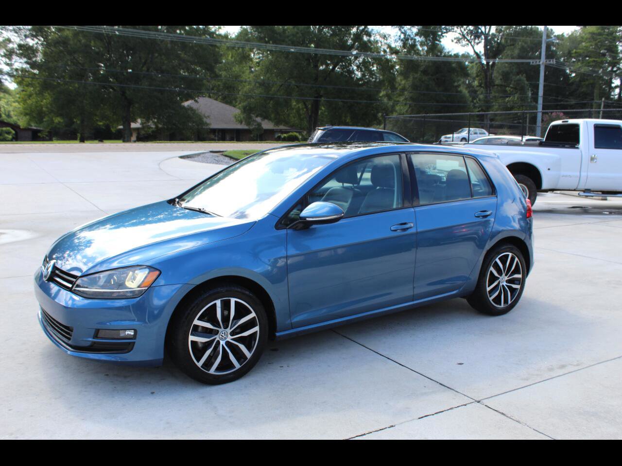 Used 2016 Volkswagen Golf SE w/ Lighting Package