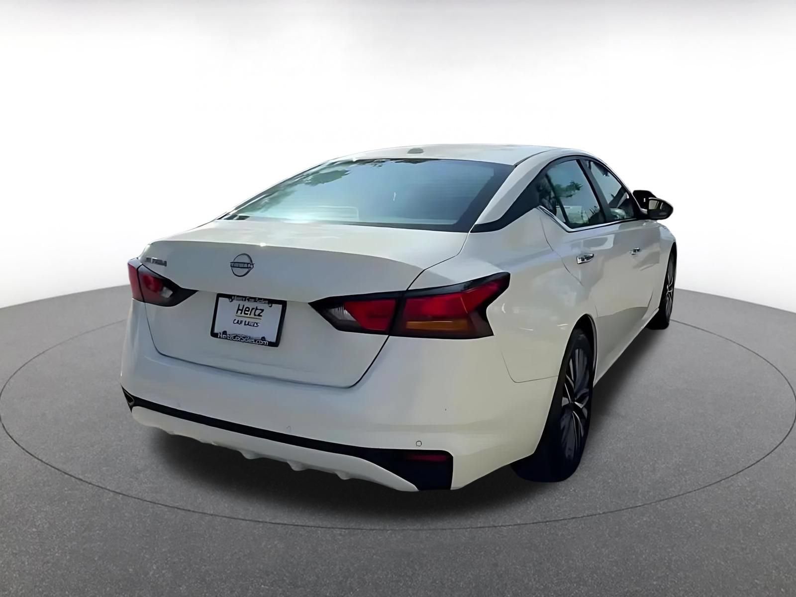 Used 2025 Nissan Altima 2.5 SV FWD image 13