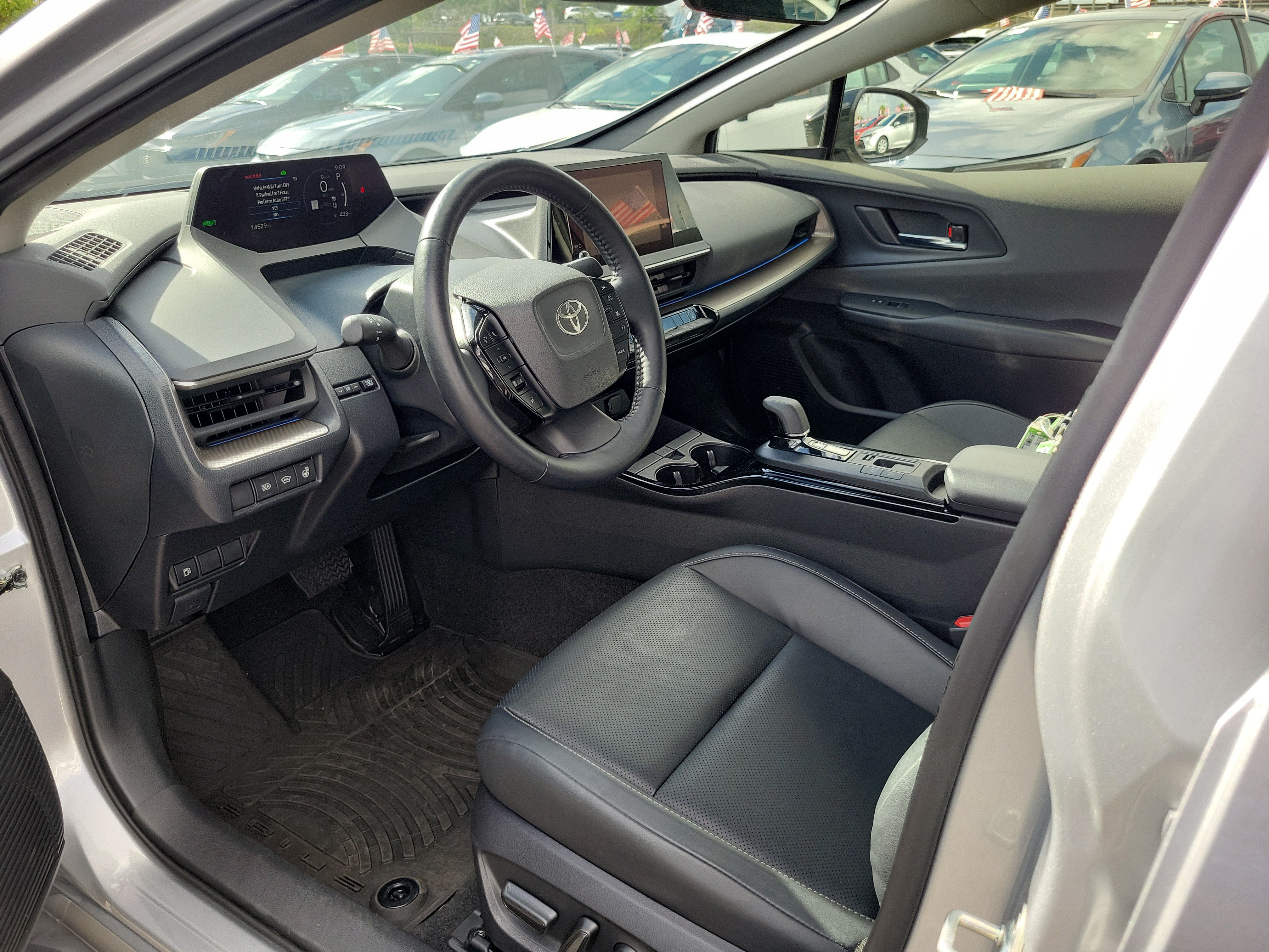 Used 2025 Toyota Prius XLE FWD image 19