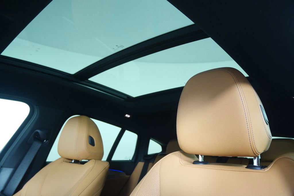 Certified 2025 BMW X4 xDrive30i image 11