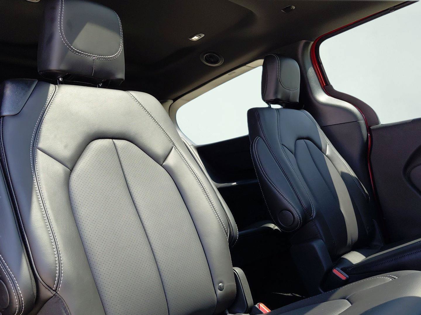 New 2026 Chrysler Pacifica Select AWD/4WD image 15