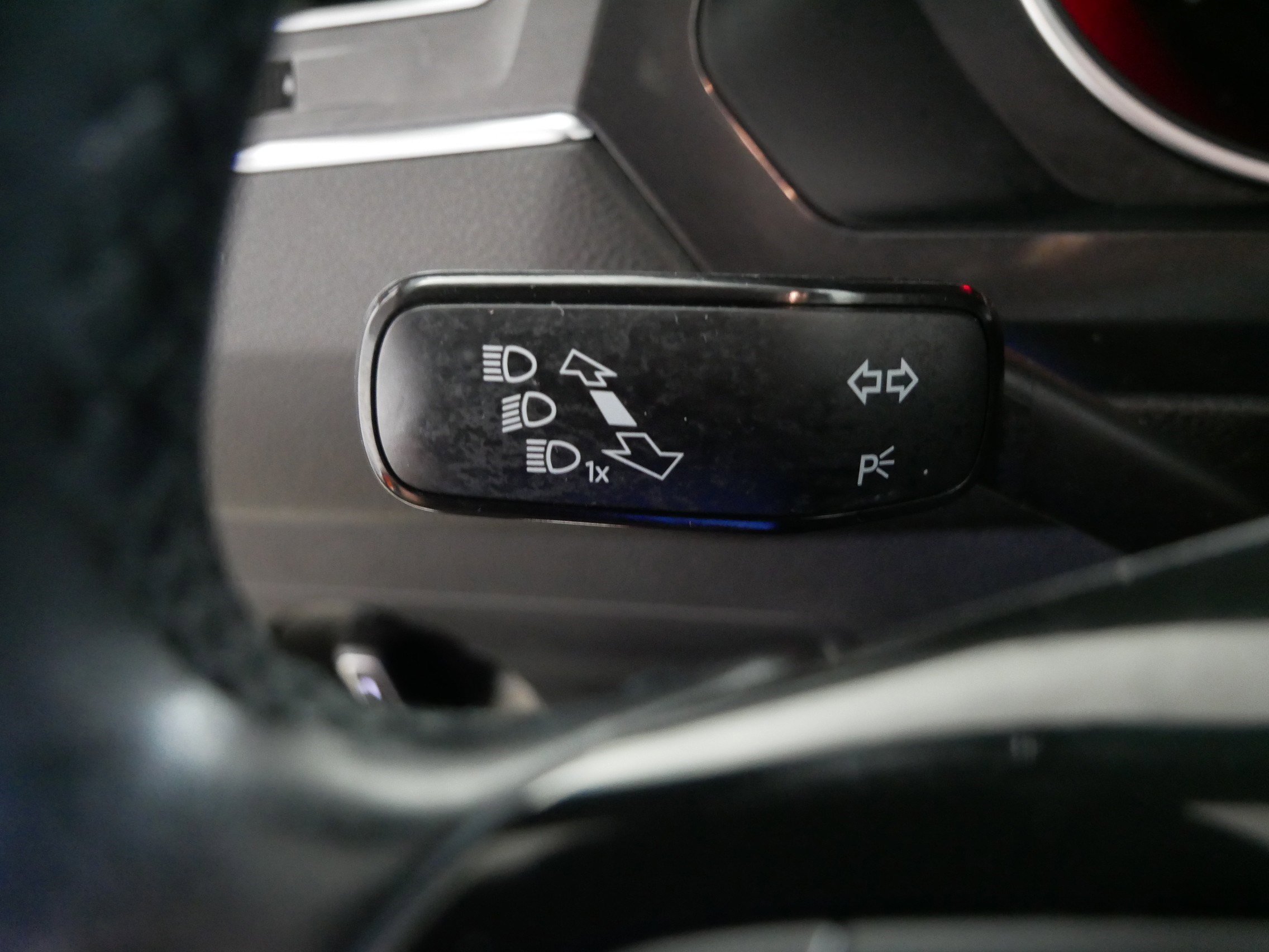 Used 2019 Volkswagen Tiguan SE image 32