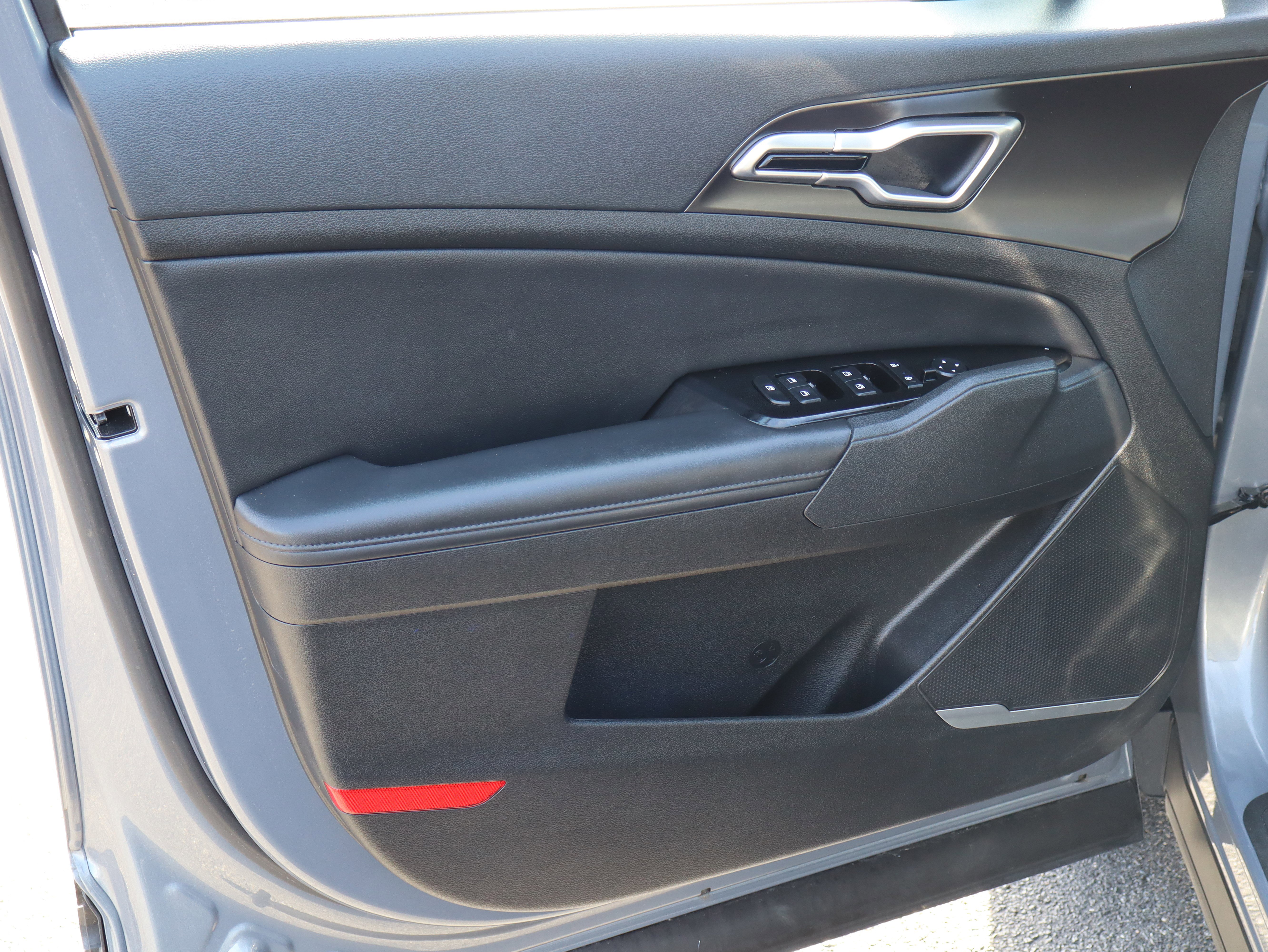 Used 2023 Kia Sportage EX image 16
