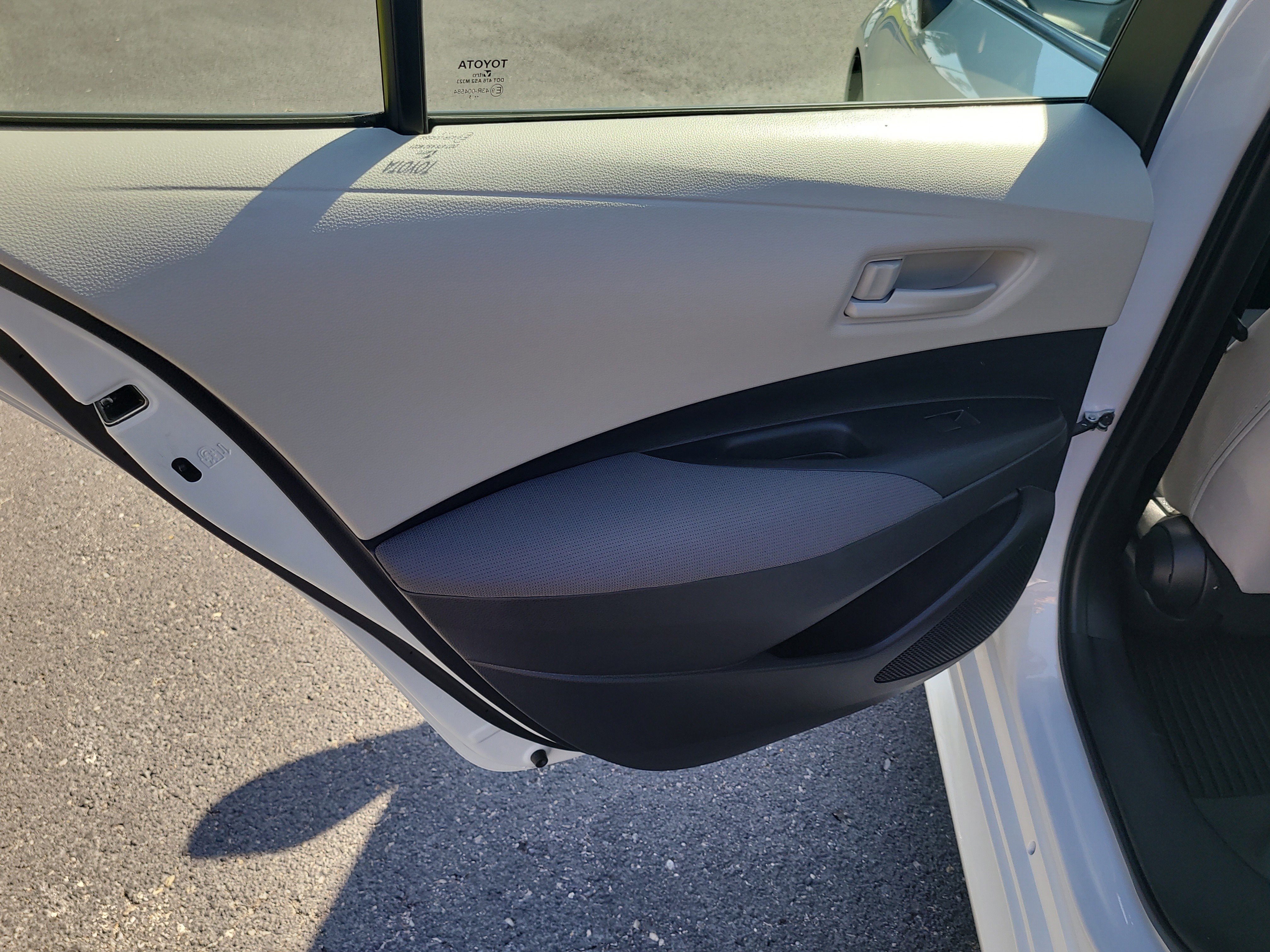 Used 2025 Toyota Corolla LE FWD image 11