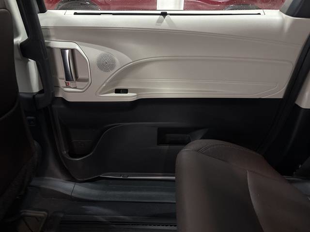Used 2024 Toyota Sienna Platinum image 19