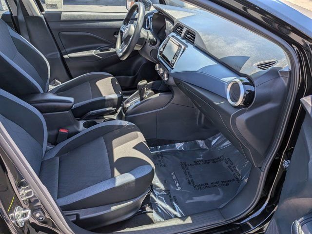 Used 2025 Nissan Versa SV FWD image 5