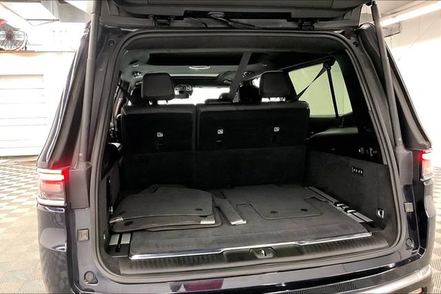 Used 2025 Jeep Grand Wagoneer L Series III w/ Rear-Seat Entertainment Group AWD/4WD image 42