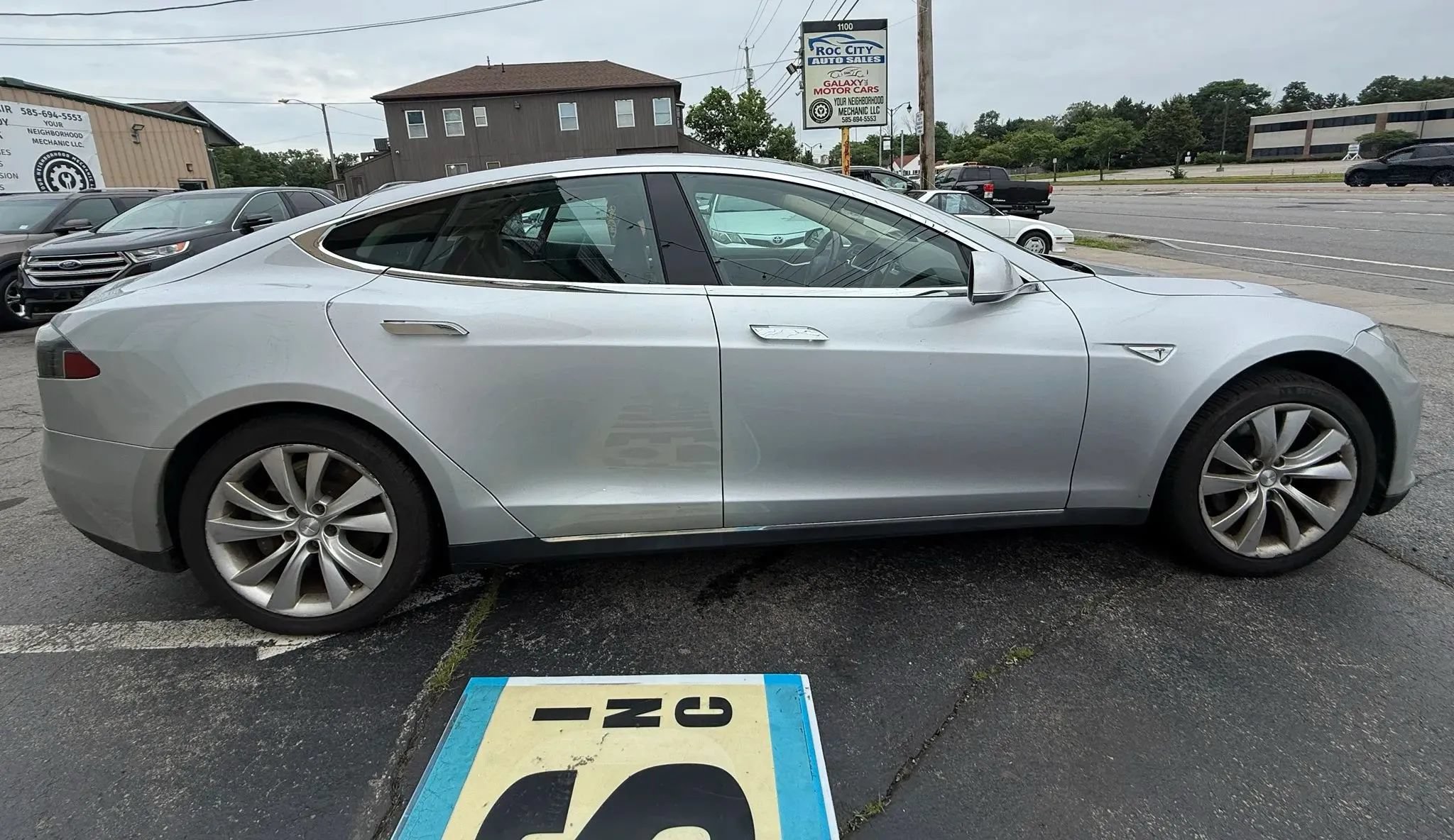 Used 2014 Tesla Model S 85 RWD image 3