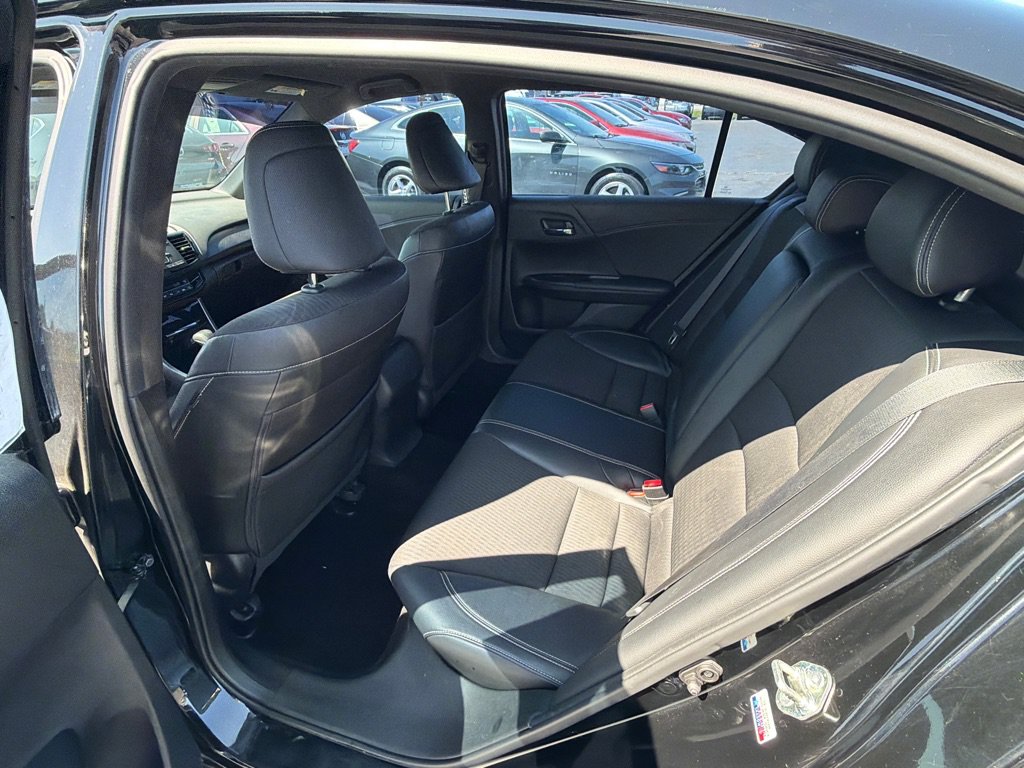 Used 2017 Honda Accord Sport image 25