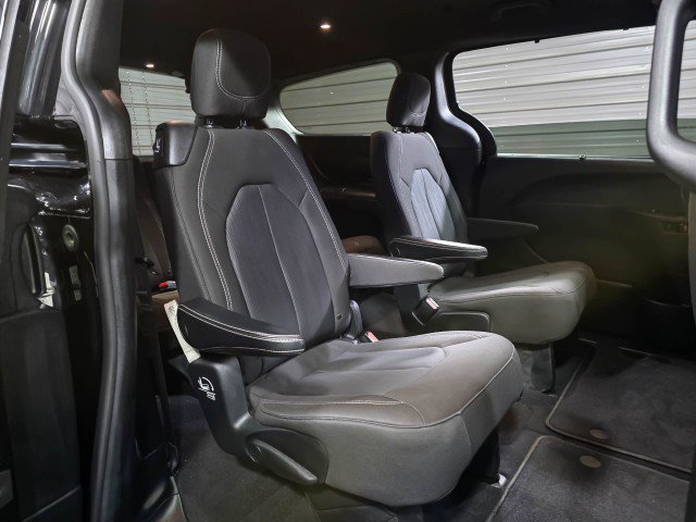 Used 2020 Chrysler Pacifica Touring w/ S Appearance Package image 21
