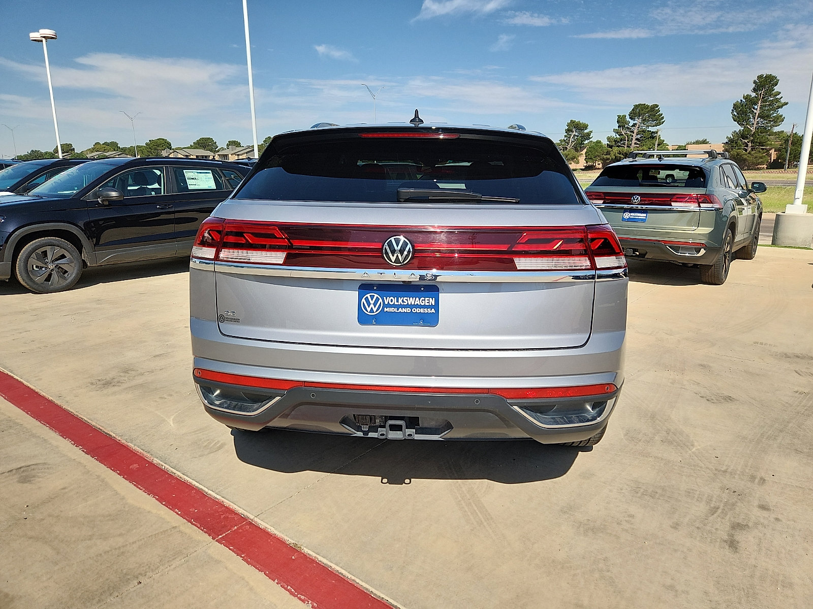 Certified 2025 Volkswagen Atlas Cross Sport SE FWD image 6
