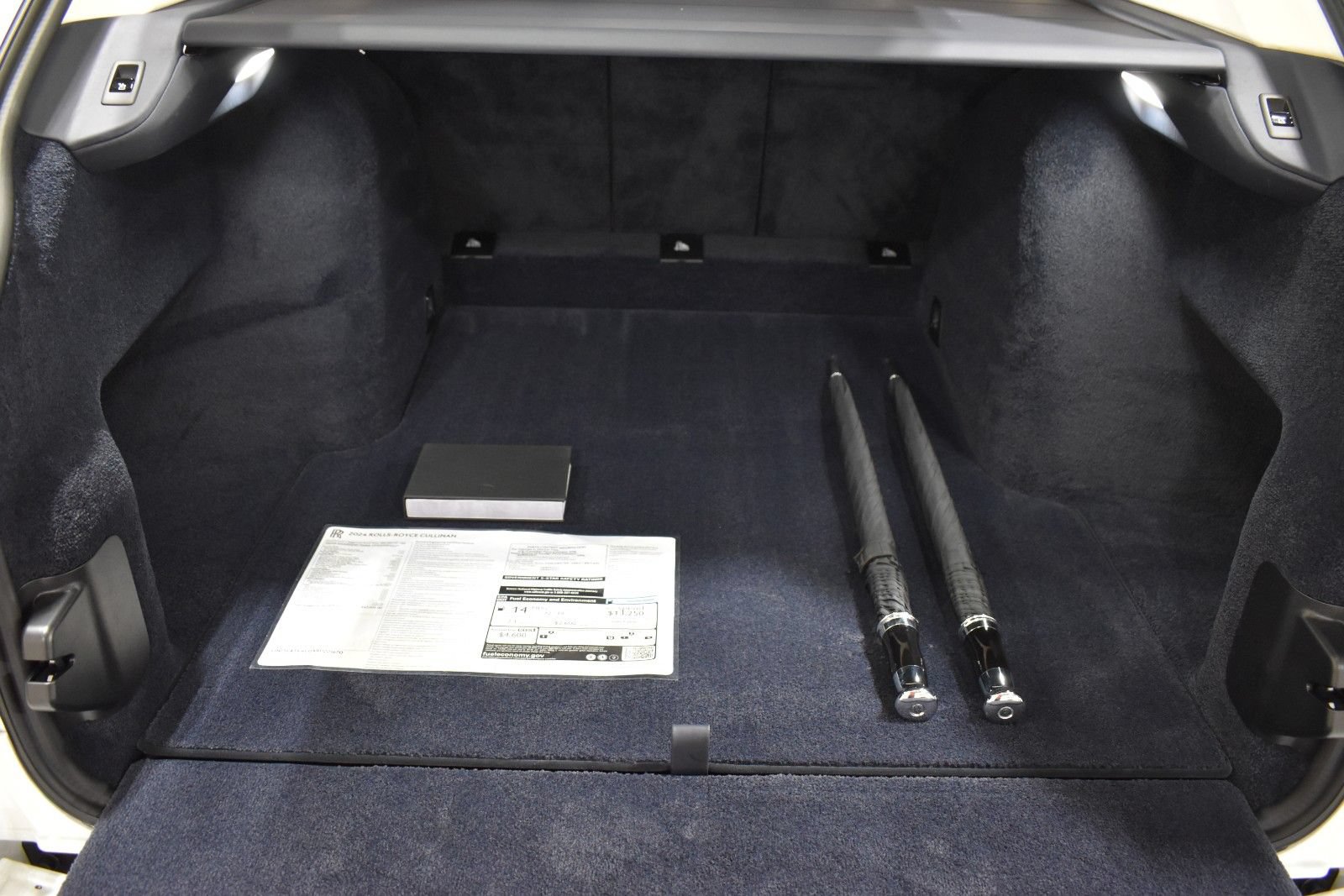 Certified 2024 Rolls-Royce Cullinan AWD/4WD image 32