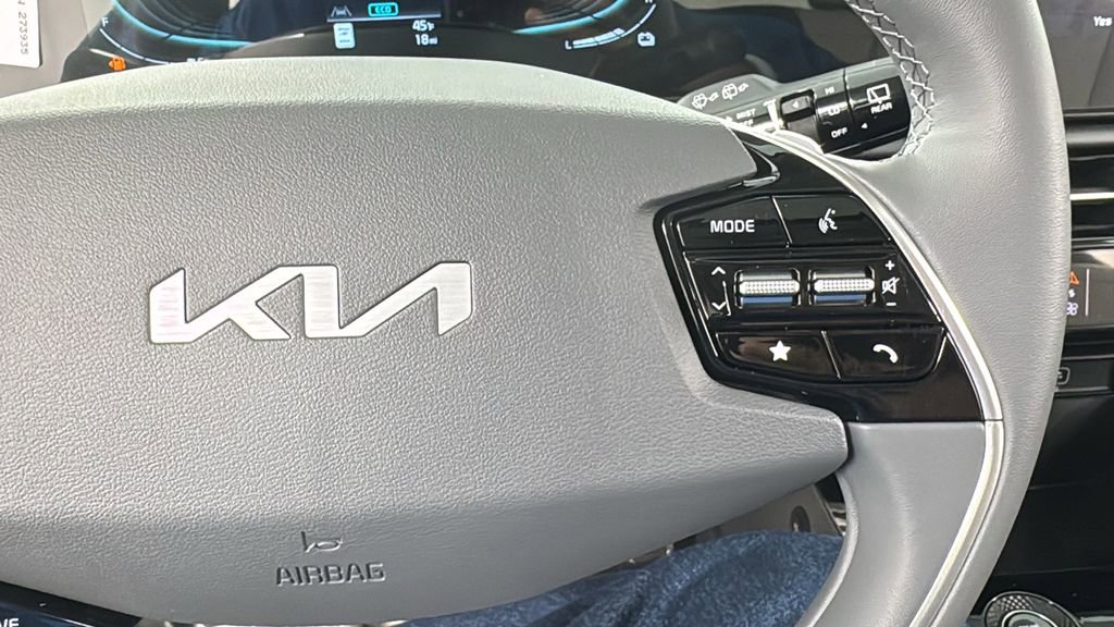New 2025 Kia Niro EX Touring image 22
