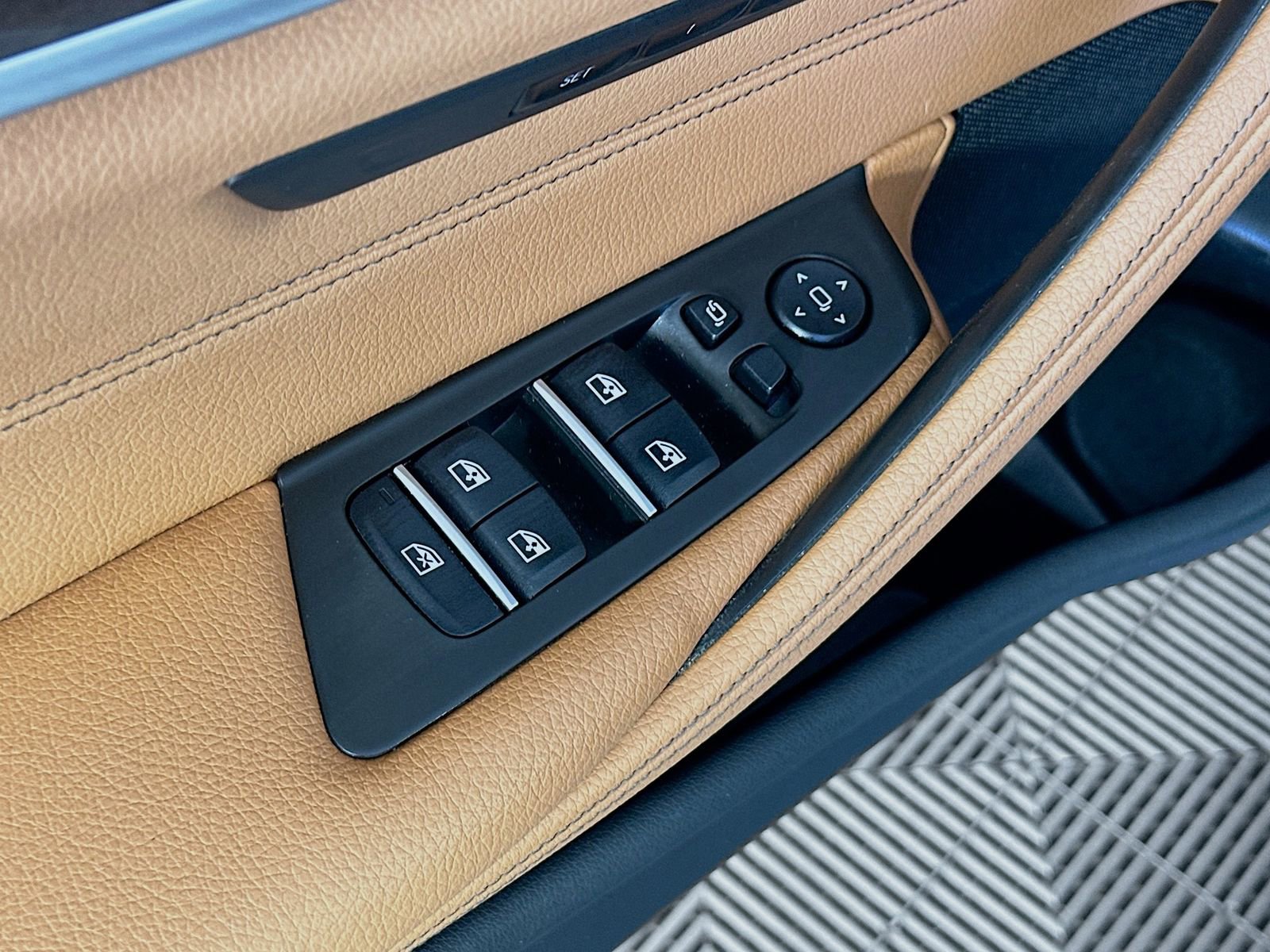 Used 2019 BMW 540i xDrive w/ Convenience Package AWD/4WD image 18