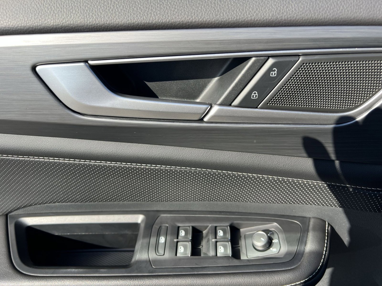 Used 2024 Volkswagen Atlas Cross Sport SE image 15