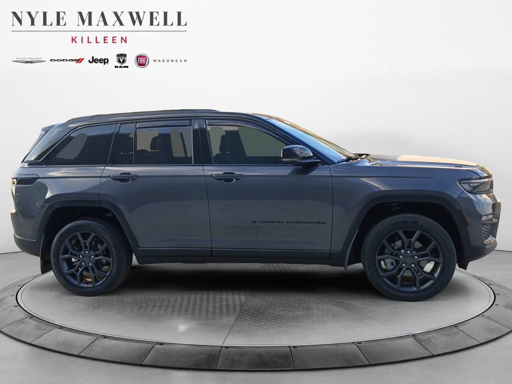 Used 2025 Jeep Grand Cherokee Limited w/ Trailer Tow Package AWD/4WD image 17