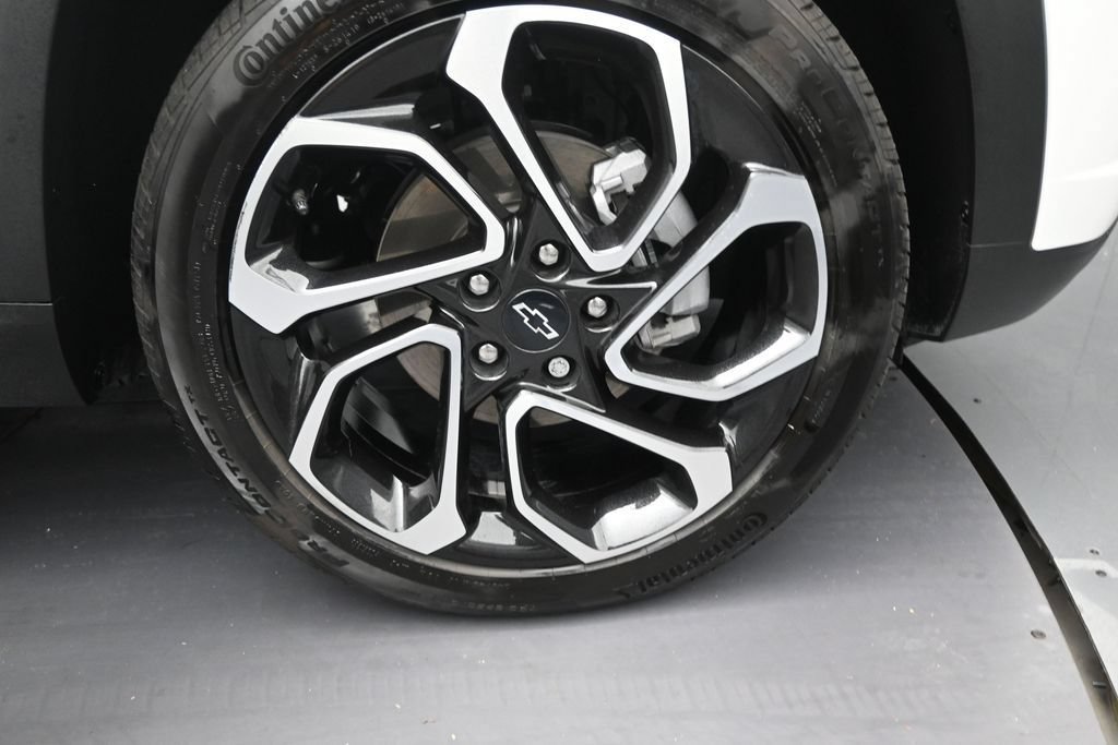 Used 2025 Chevrolet Trax RS w/ Sunroof Package FWD image 16