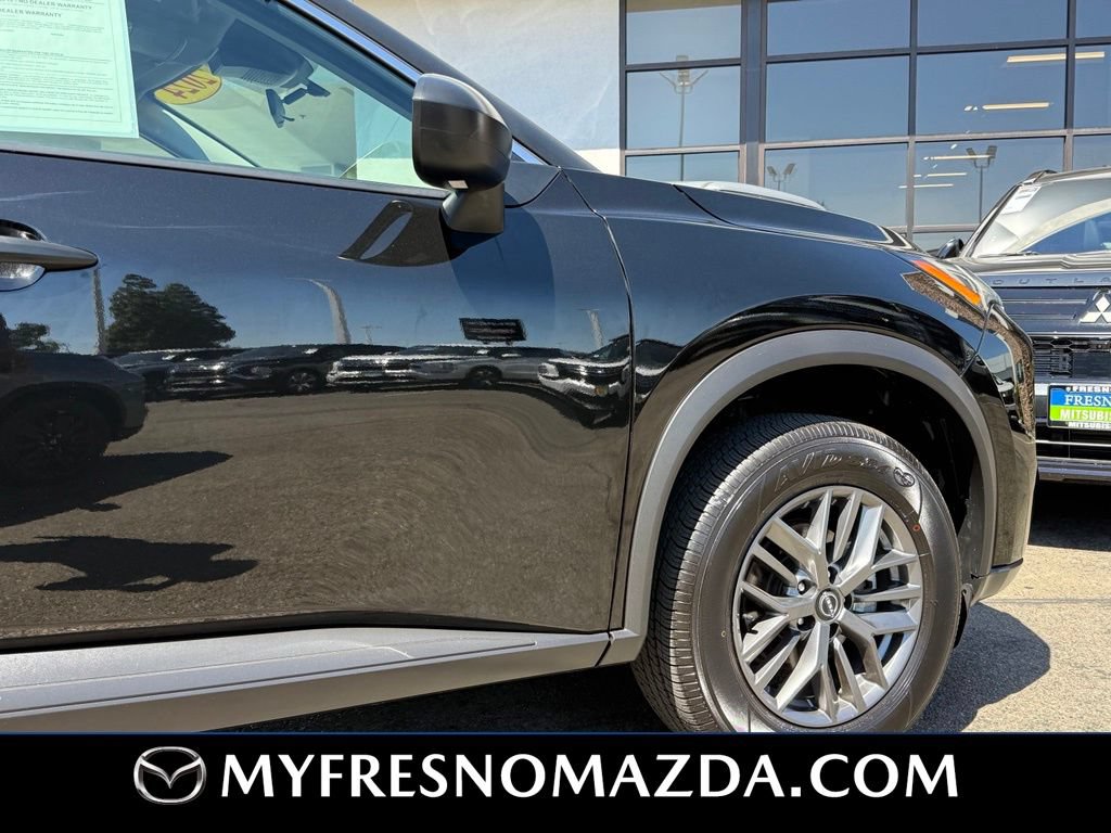 Used 2024 Nissan Rogue S FWD image 16