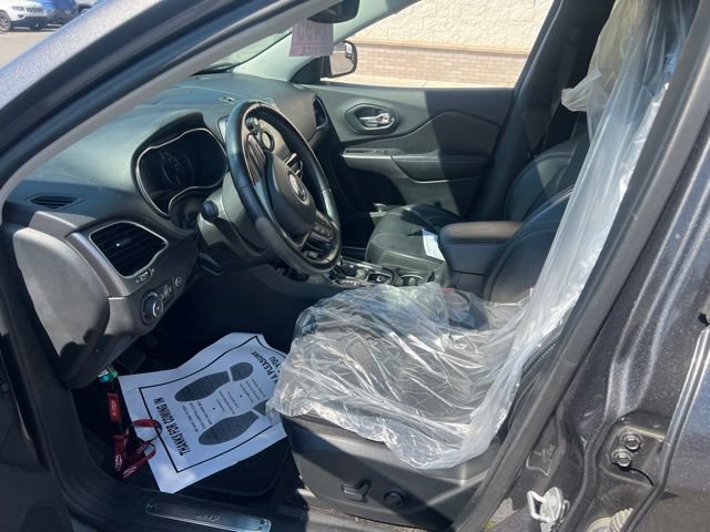 Used 2019 Jeep Cherokee Limited w/ Technology Group AWD/4WD image 17