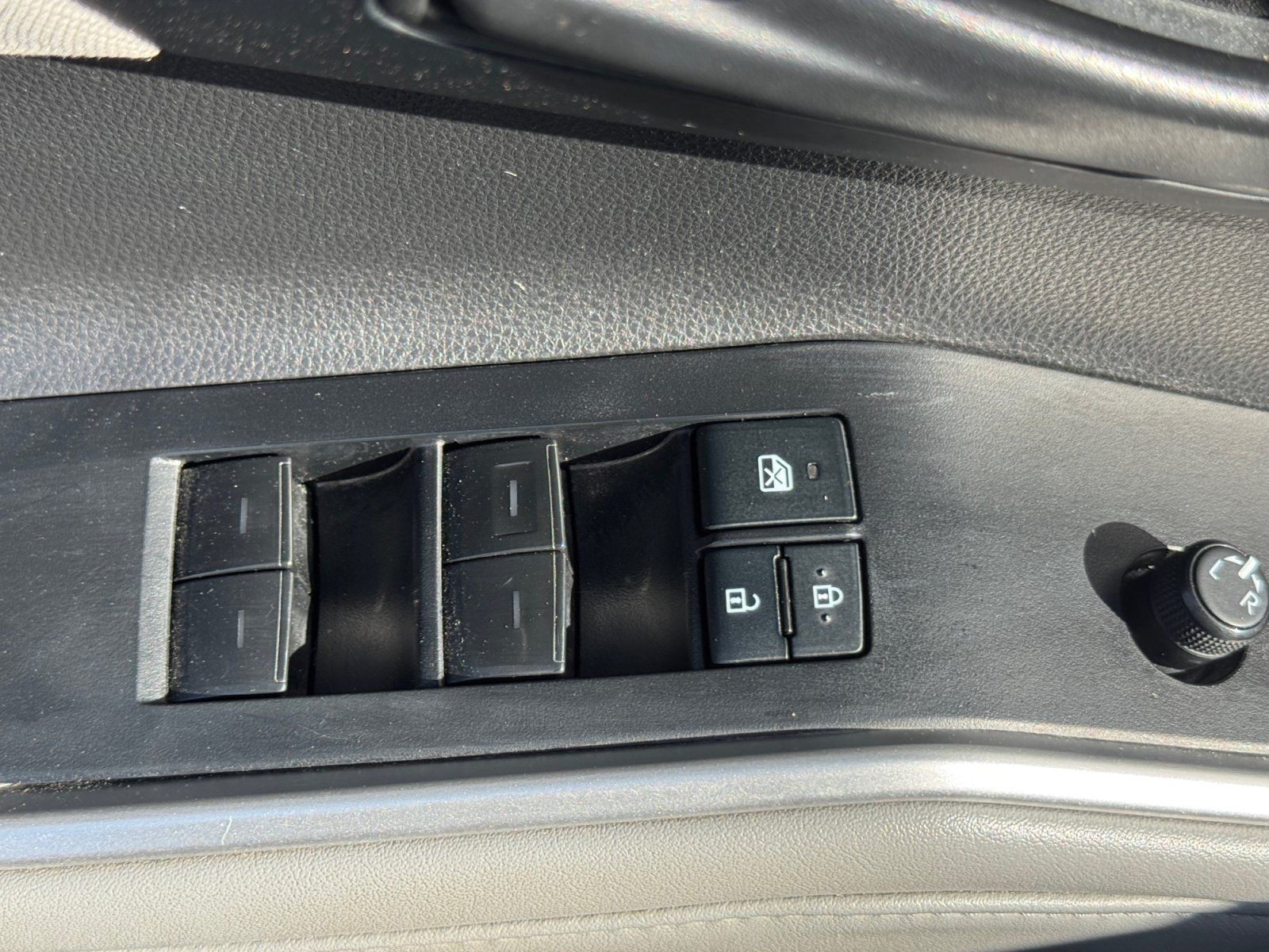 Used 2022 Toyota Highlander LE FWD image 17