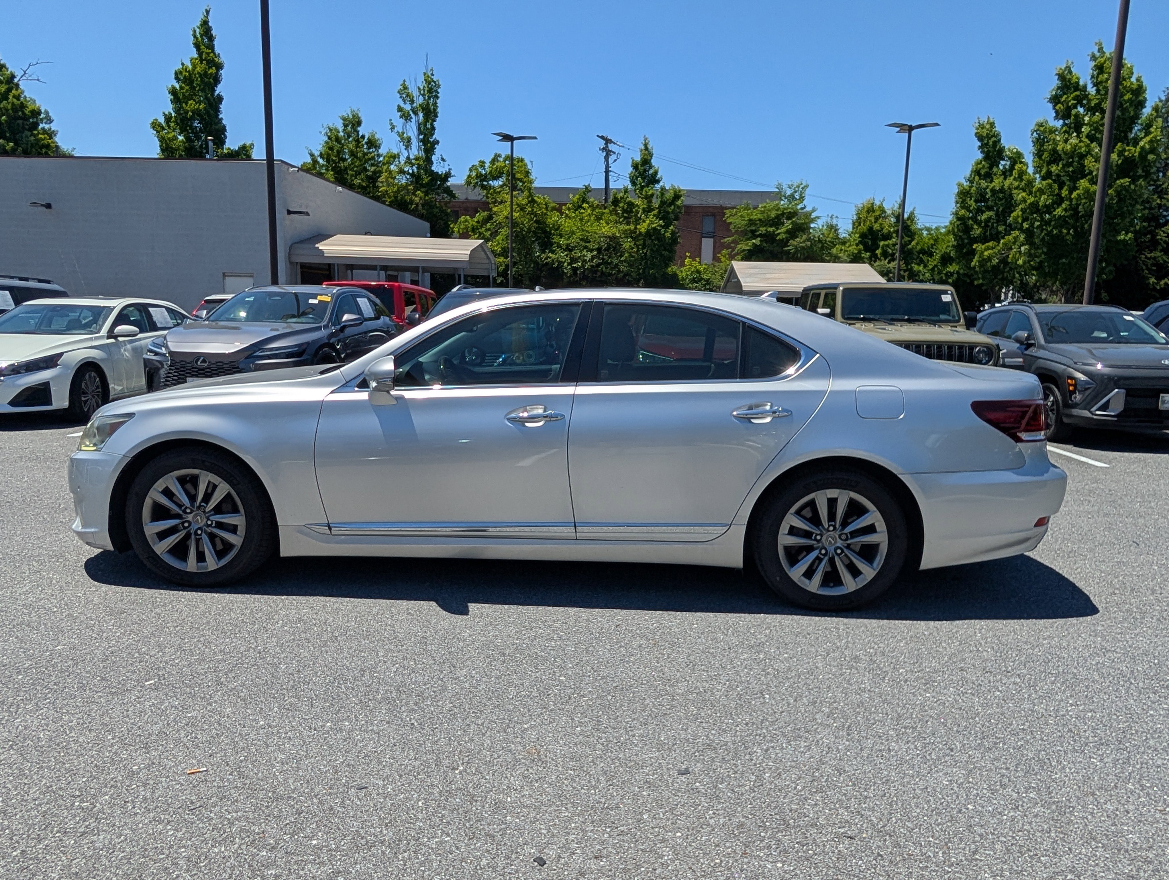 Used 2013 Lexus LS 460 AWD w/ Comfort Pkg image 6