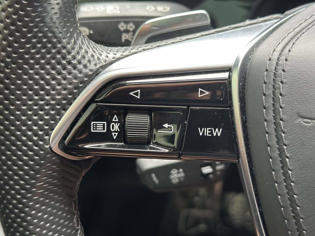 Used 2022 Audi S8 w/ S8 Comfort Plus Package AWD/4WD image 37