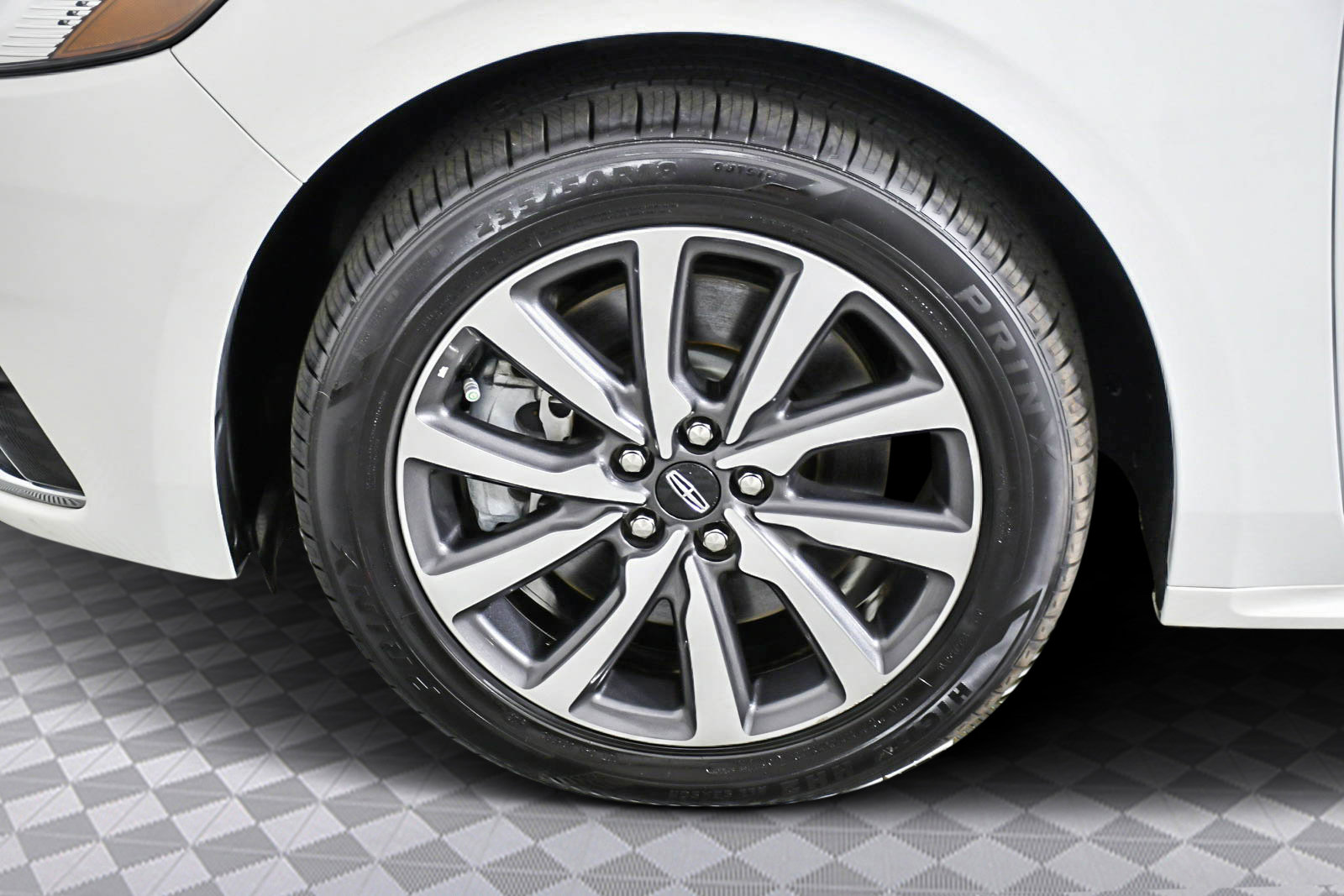 Used 2020 Lincoln Continental image 35