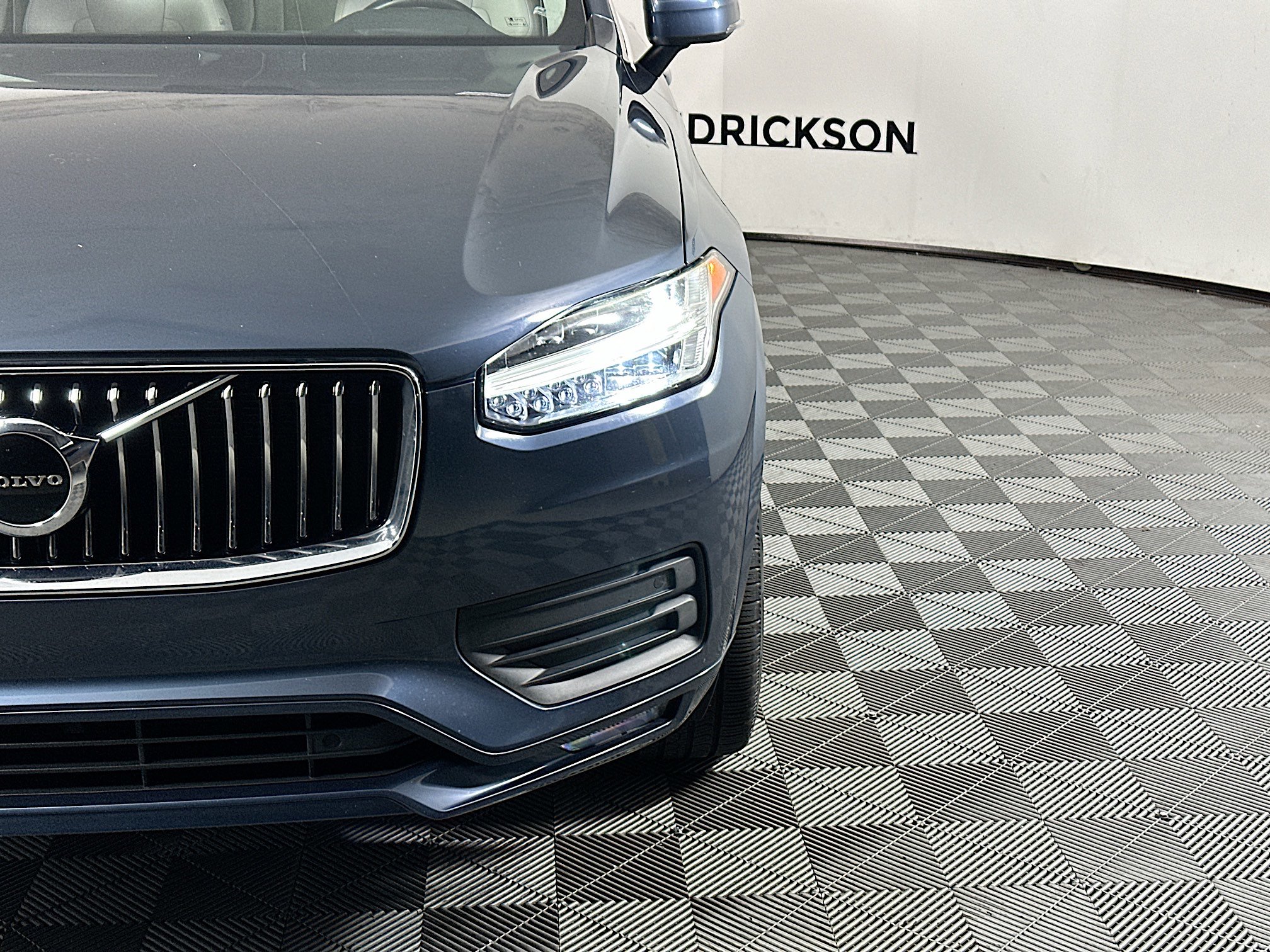 Used 2020 Volvo XC90 T5 Momentum w/ Protection Package Premier image 9