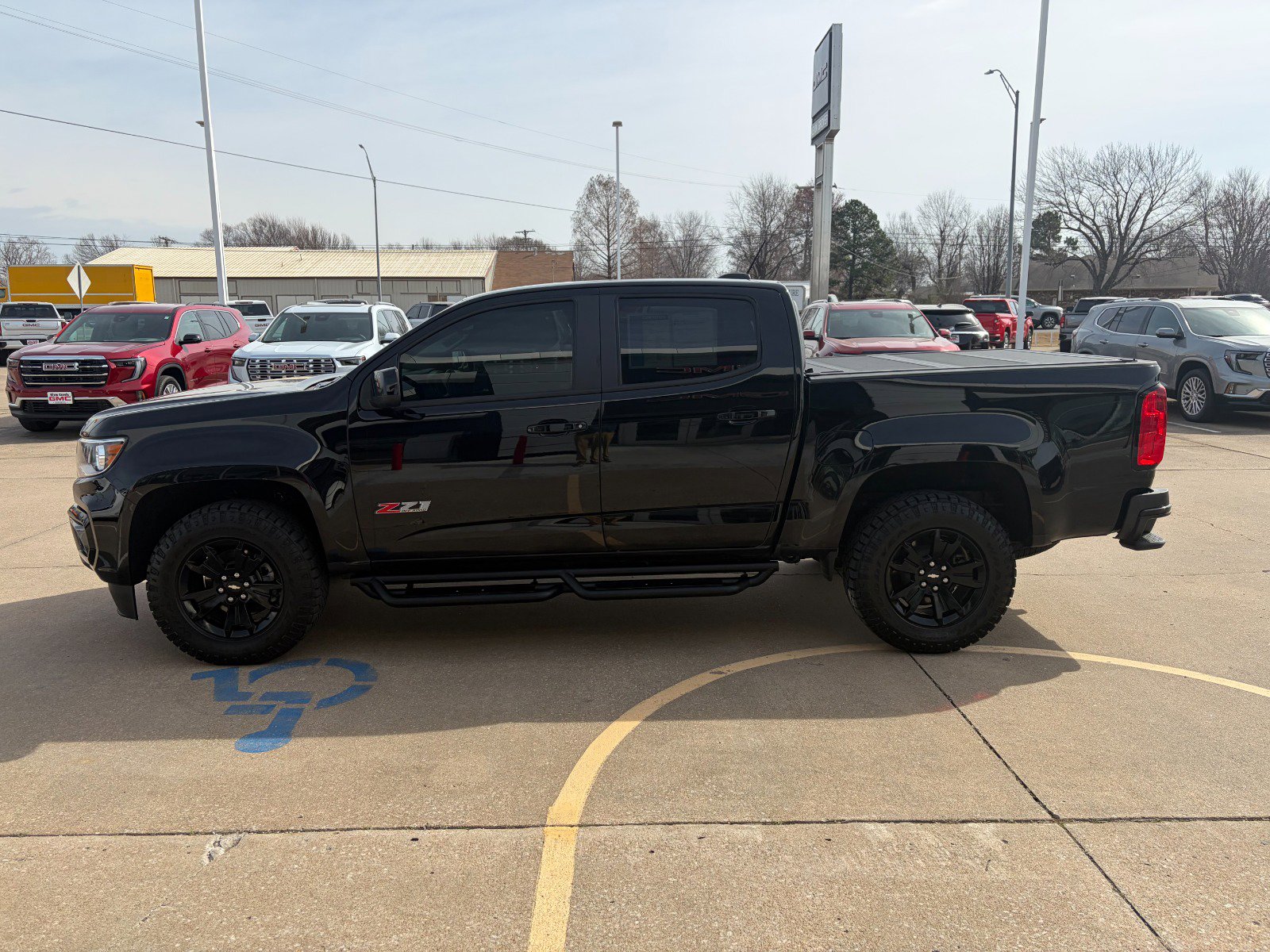 Certified 2022 Chevrolet Colorado Z71 w/ Z71 Midnight Edition image 3