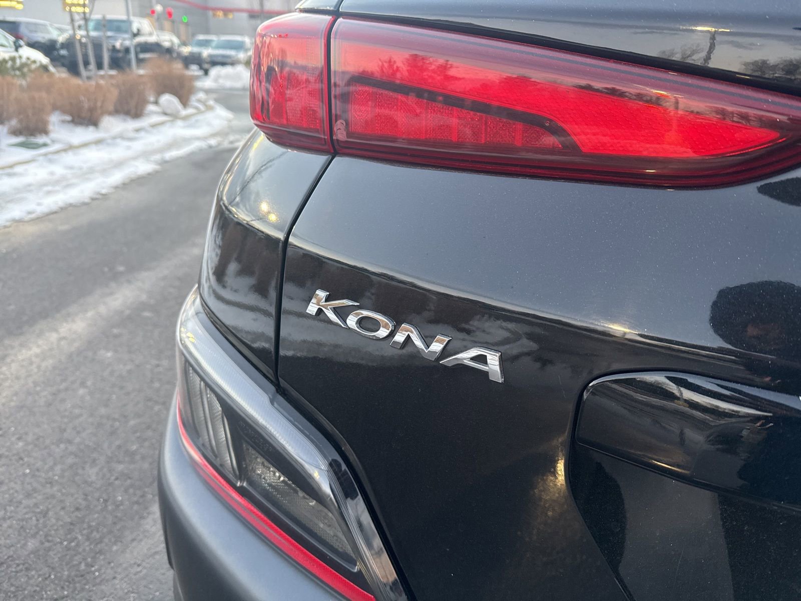 Used 2023 Hyundai Kona Limited image 10