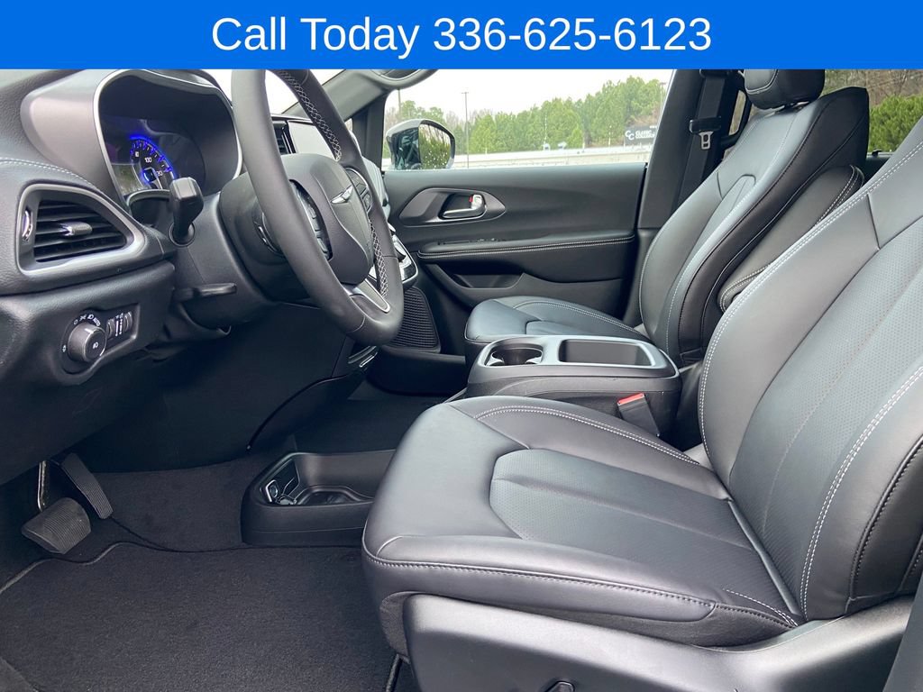 New 2026 Chrysler Pacifica Select FWD image 14