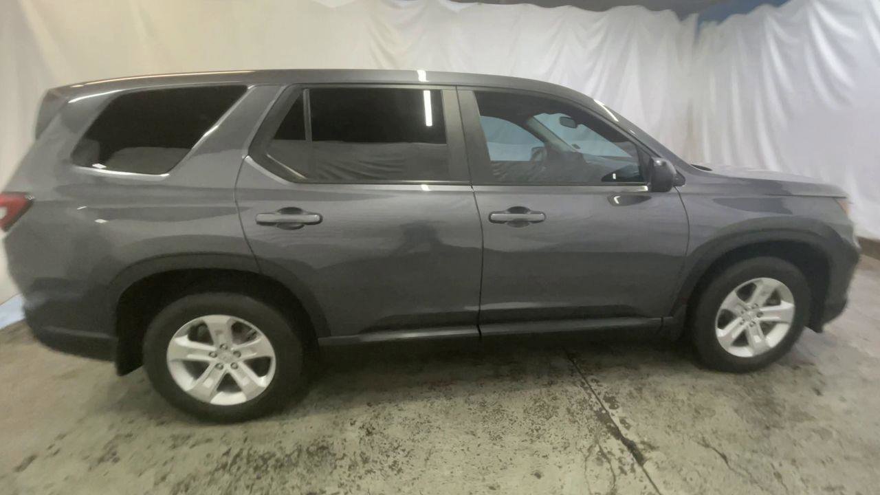 Used 2023 Honda Pilot LX image 9