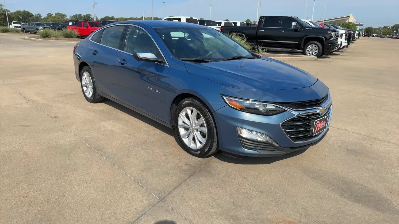 Used 2025 Chevrolet Malibu LT FWD image 3
