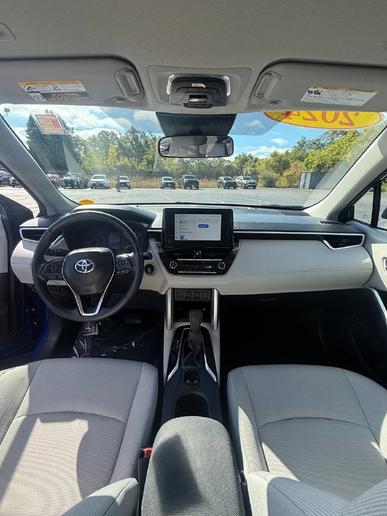 Used 2024 Toyota Corolla Cross LE AWD/4WD image 34