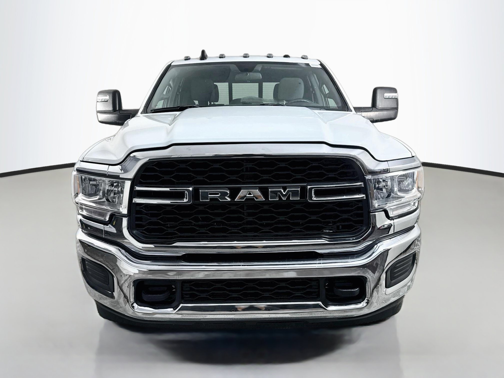 Used 2024 RAM 3500 Tradesman w/ Chrome Appearance Group AWD/4WD image 2