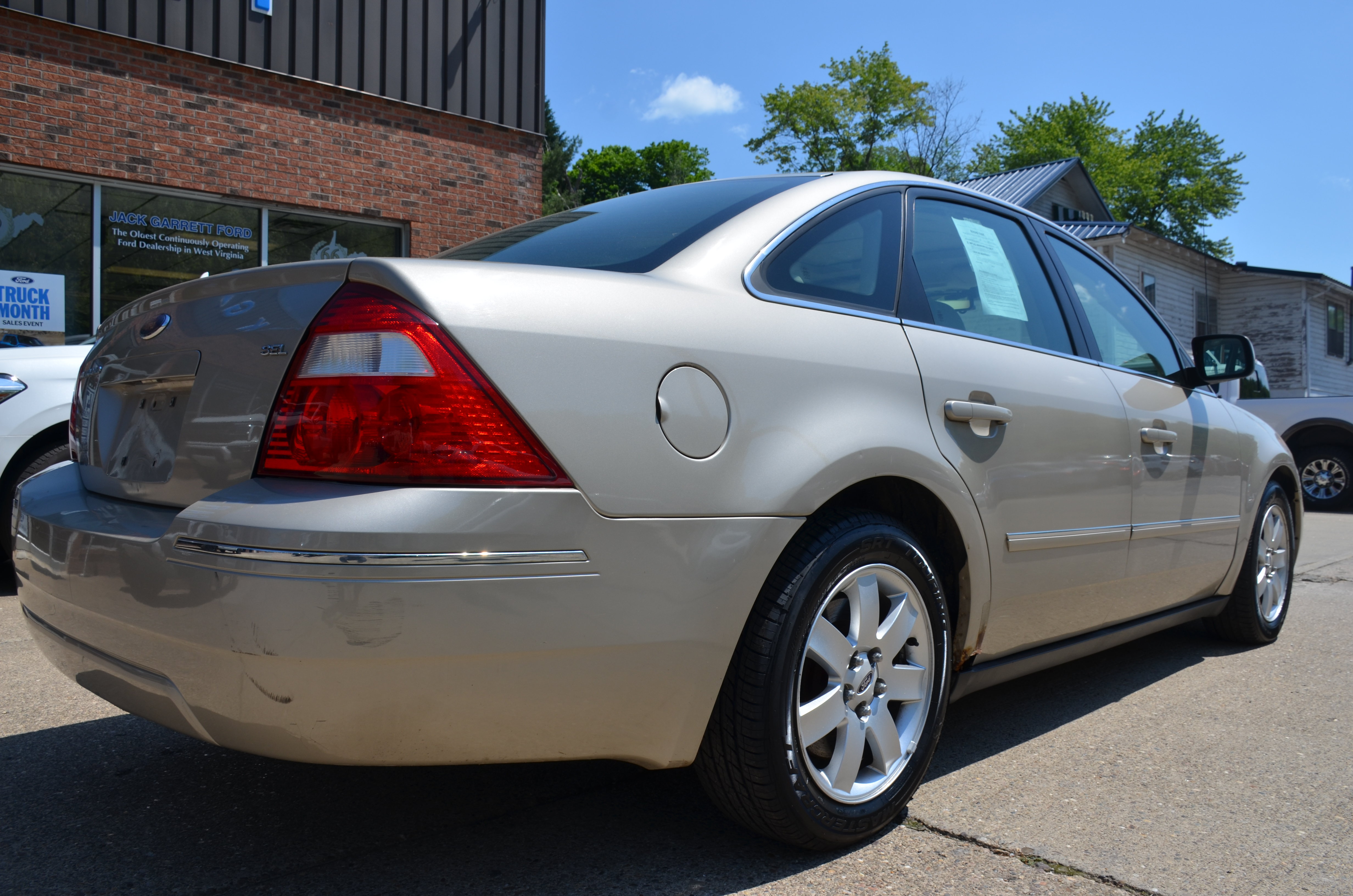 Used 2006 Ford Five Hundred SEL FWD image 3