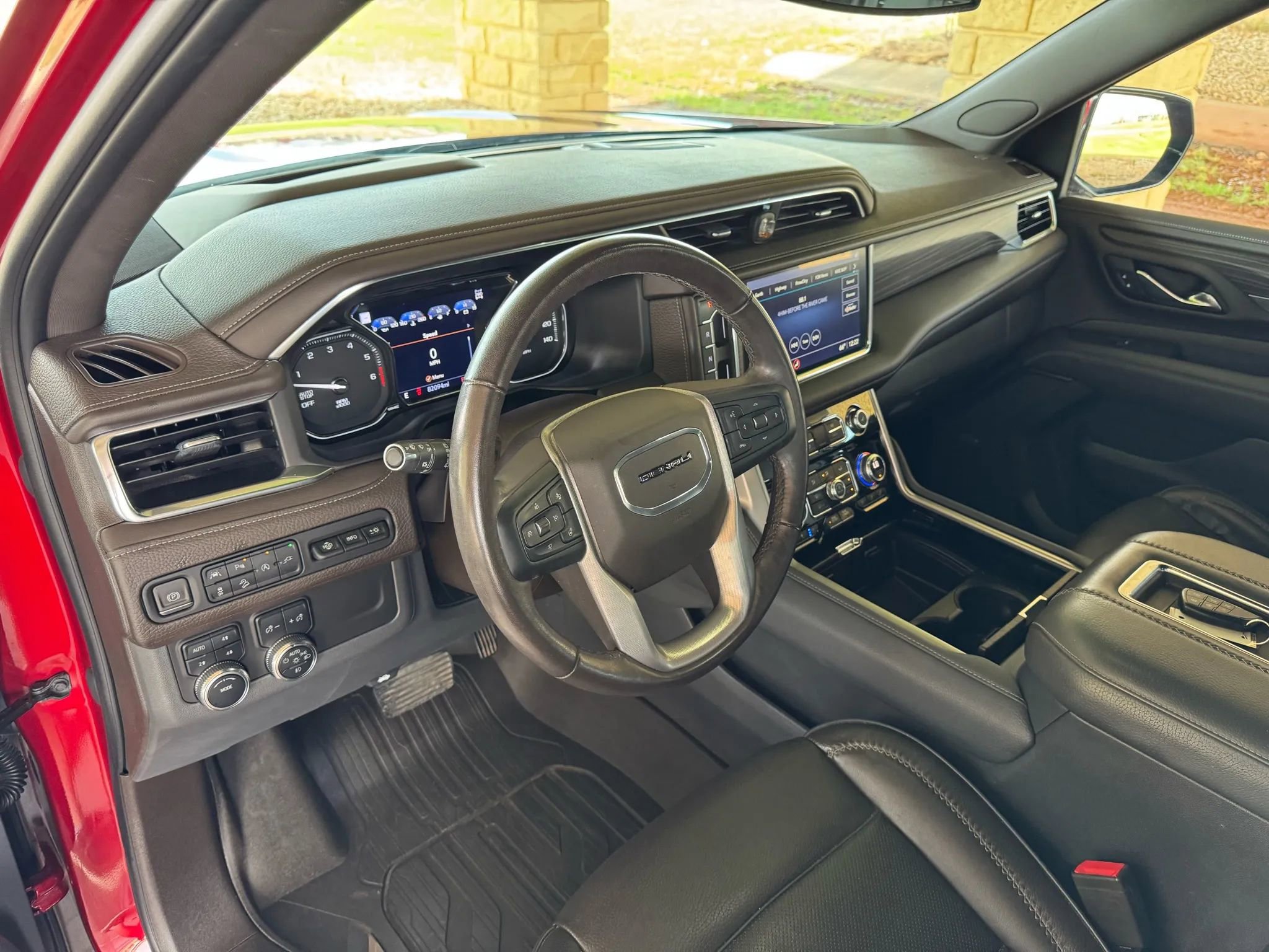 Used 2021 GMC Yukon Denali image 12