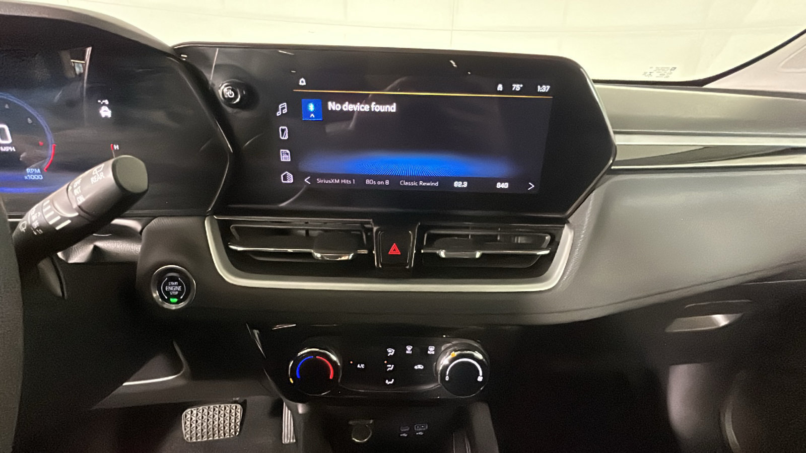 Used 2025 Chevrolet TrailBlazer LT AWD/4WD image 27