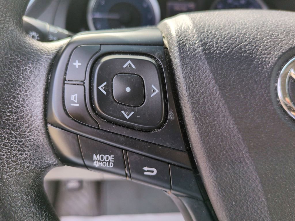 Used 2017 Toyota Camry LE FWD image 17