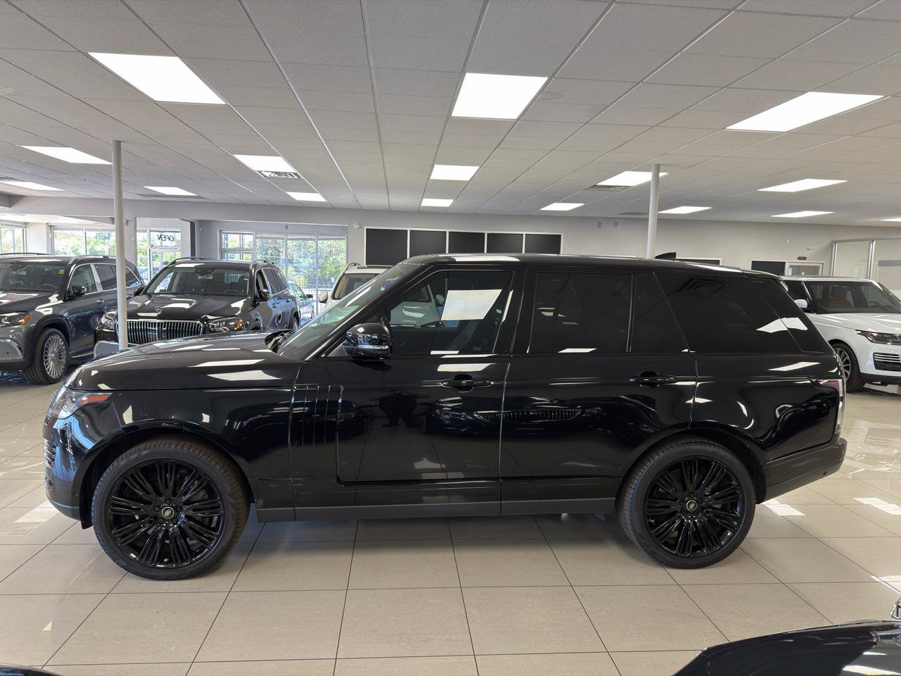 Used 2019 Land Rover Range Rover HSE AWD/4WD image 3