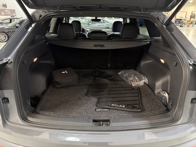 Certified 2021 Volkswagen Atlas Cross Sport SE w/ Panoramic Sunroof Package AWD/4WD image 12