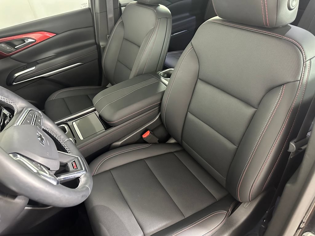 Used 2025 Chevrolet Traverse Z71 w/ LPO, Floor Liner Package AWD/4WD image 25