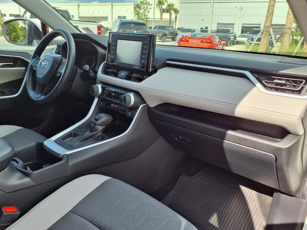 Used 2022 Toyota RAV4 XLE w/ Convenience Package FWD image 11