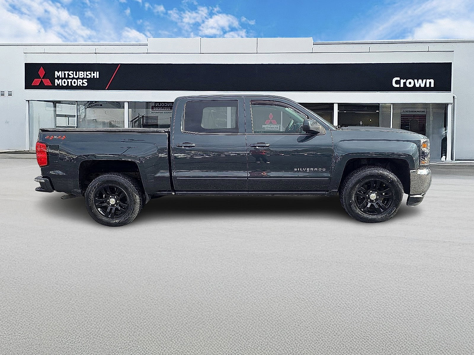 Used 2018 Chevrolet Silverado 1500 LT w/ All Star Edition image 3