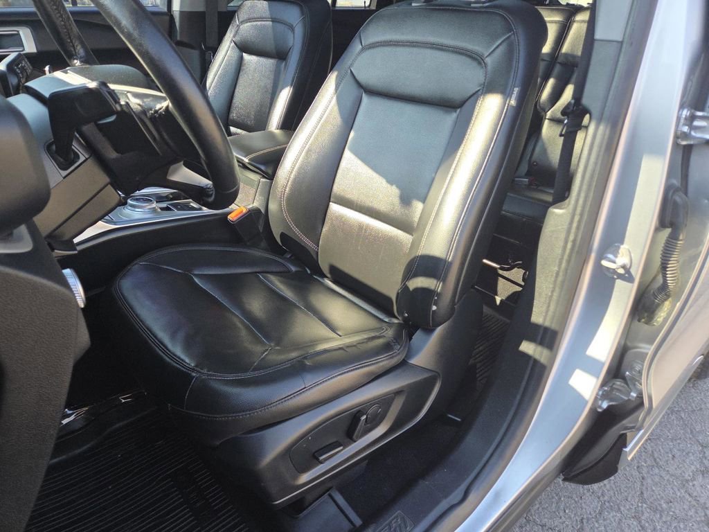 Used 2020 Ford Explorer XLT w/ Equipment Group 202A image 27