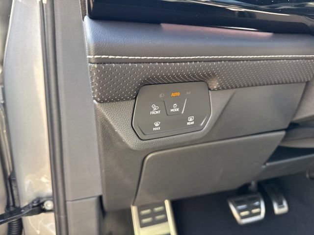 Used 2024 Volkswagen Atlas Cross Sport SEL R-Line image 12