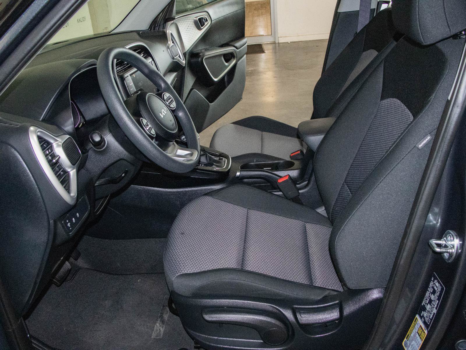 Used 2025 Kia Soul LX FWD image 7